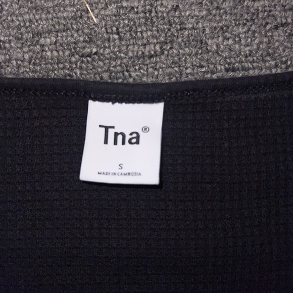 Aritzia TNA Ribbed Crop Top - Picture 2 of 2